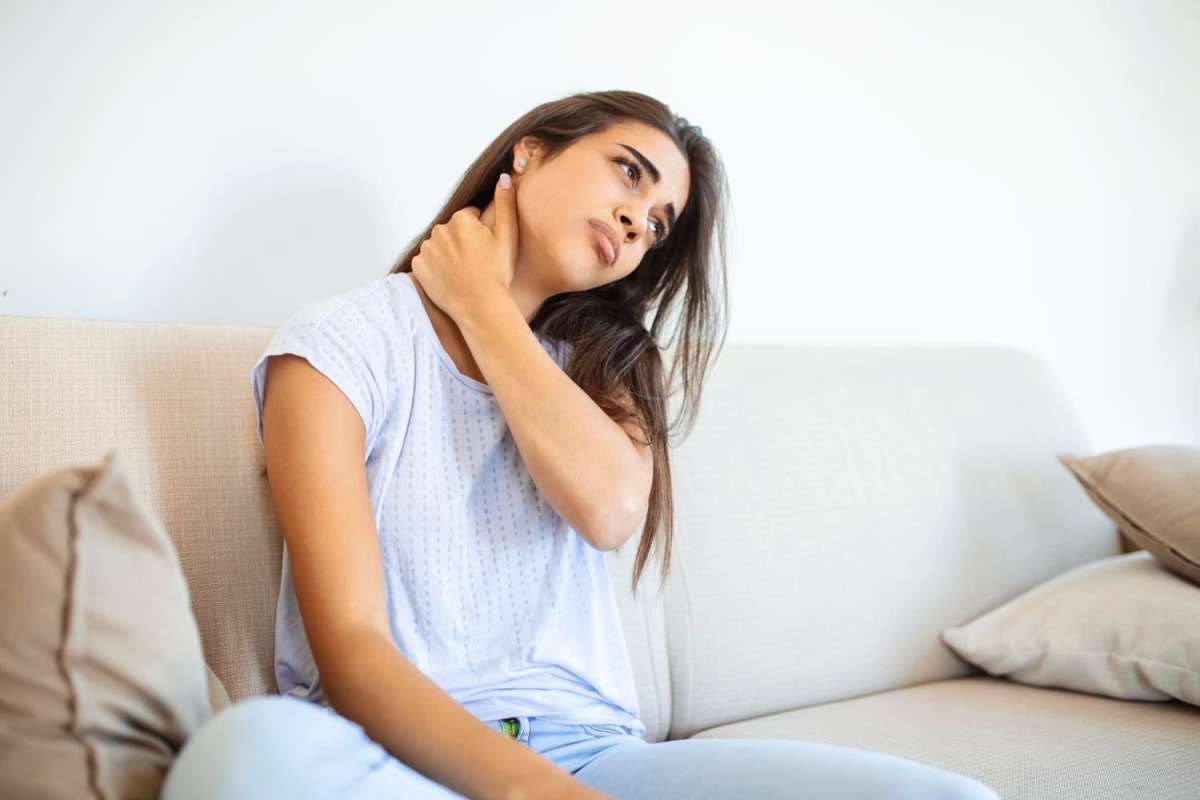 Jangan Panik, Ini 5 Cara Meredakan Leher Kaku Akibat Salah Posisi Tidur