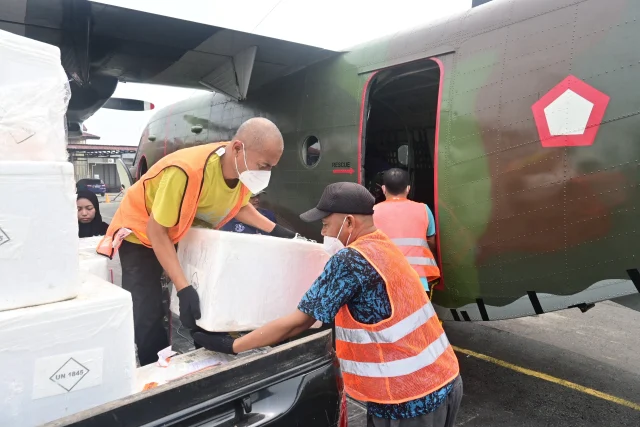 Dukung Mitigasi Karhutla Kalimantan, Lanud Sjamsudin Noor Kerahkan Pesawat NC-212 Misi Modifikasi Cuaca