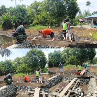 Medan Berlumpur Jadi Tantangan, Satgas TMMD Ke-130 Kodim 1808/Mansel Harus Bekerja Ekstra Demi Rampungkan Pembangunan Jembatan