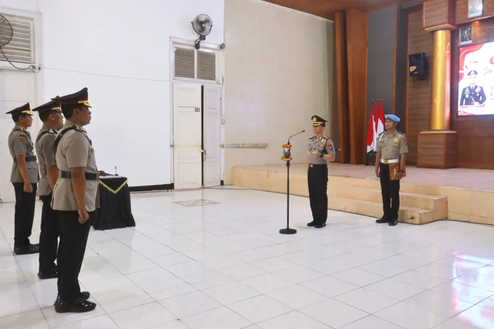 Kapolres Probolinggo Kota Pimpin Sertijab Kabag SDM dan Kapolsek Mayangan
