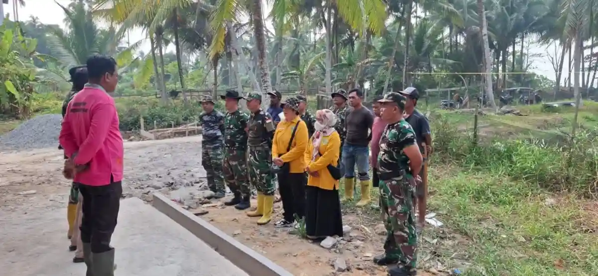 Wujud Kepedulian Lingkungan, Koramil 01/Penajam Gotong Royong Bersihkan Area KDKMP Tanjung Tengah