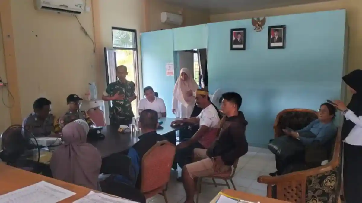 Bersama Aparat Kelurahan Babinsa Dan Bhabinkamtibmas Perkuat Sinergi Jaga Kamtibmas Wilayah Sesumpu
