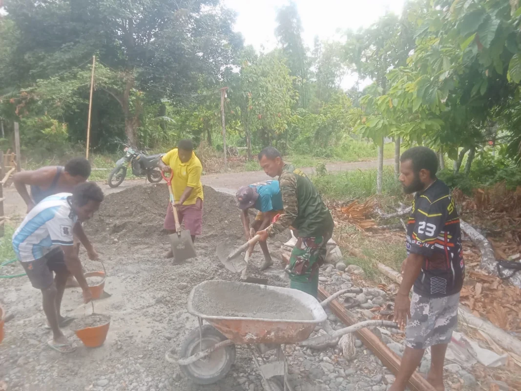 Pekerjaan Berat Terasa Ringan, Satgas TMMD ke-130 Bersama Masyarakat Bergotong Royong