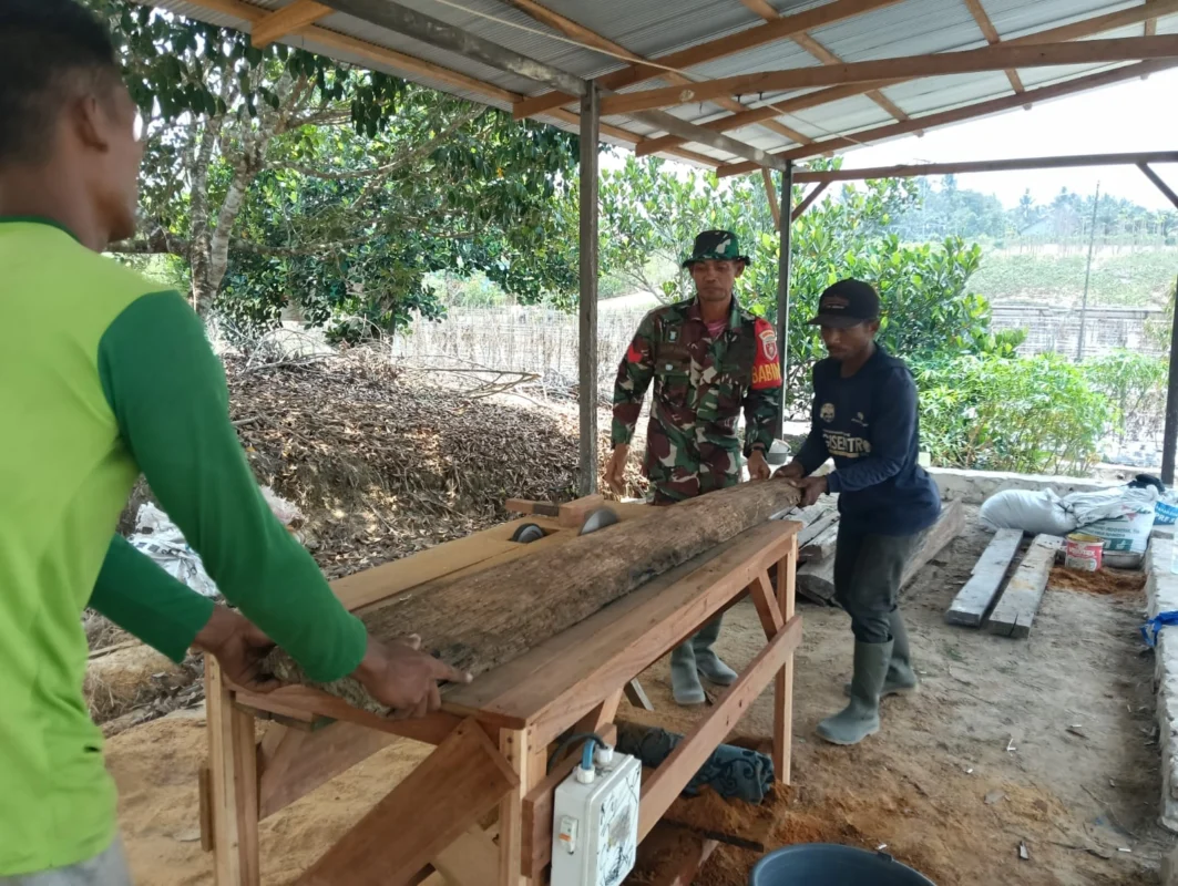 Menjalin Hubungan Baik, Babinsa Petung Laksanakan Komsos Dengan Warga Binaan